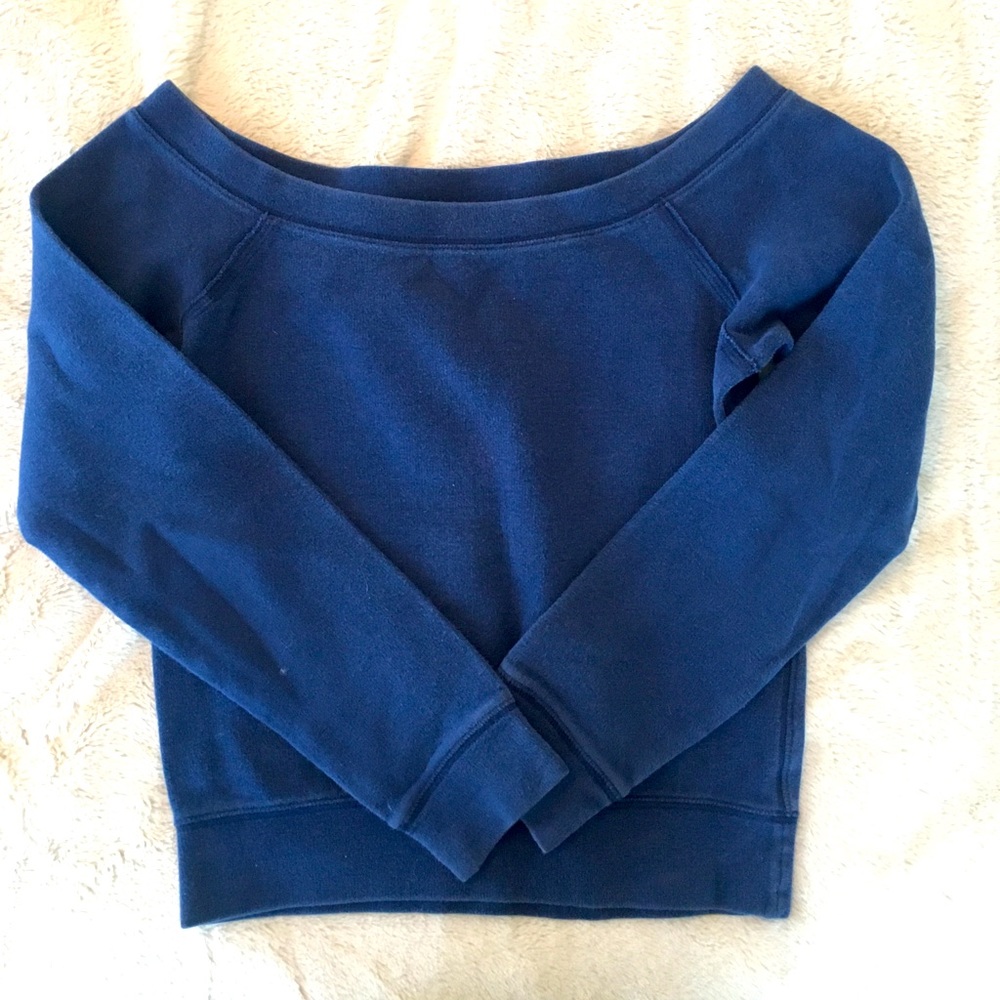 Abercrombie & Fitch off the shoulder crop sweater 🔮